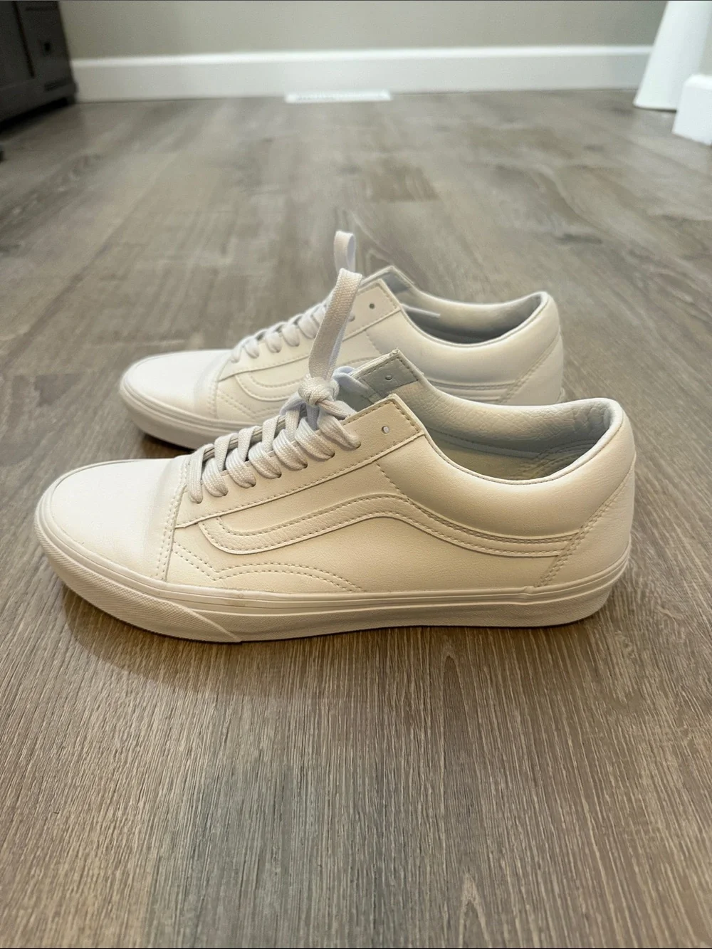 Vans Men's White Low-Top Skate Sneakers Old Skool ALL LEATHER